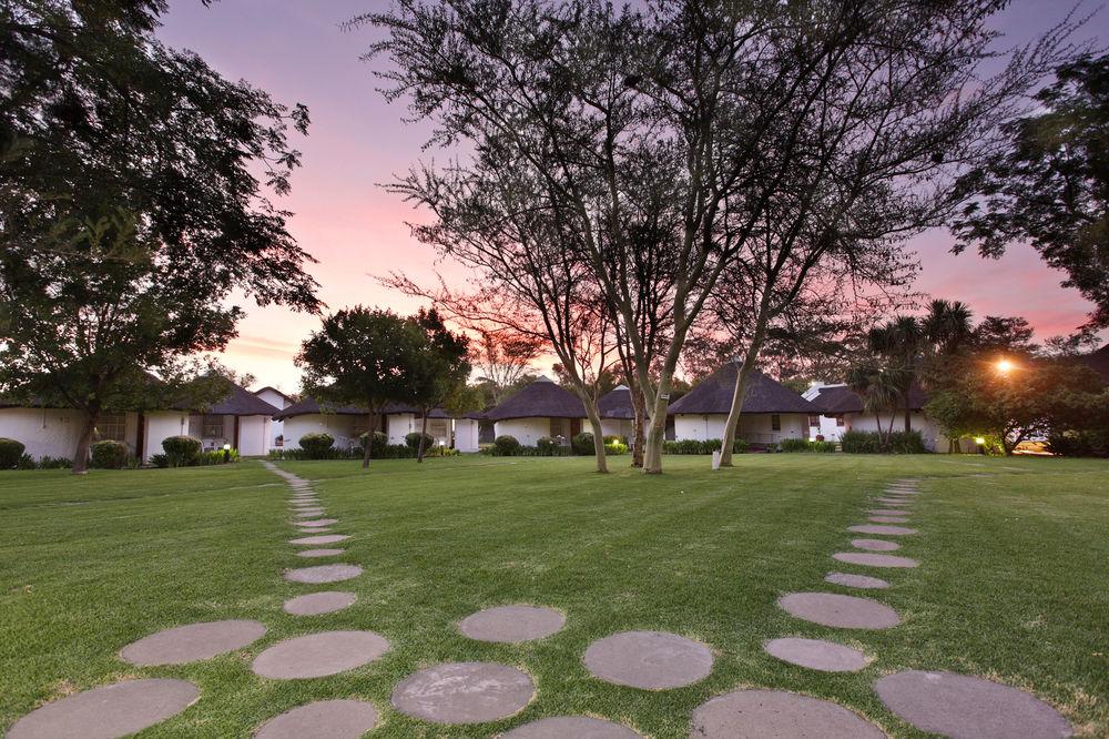 Protea Hotel By Marriott Oudtshoorn Riempie Estate מראה חיצוני תמונה