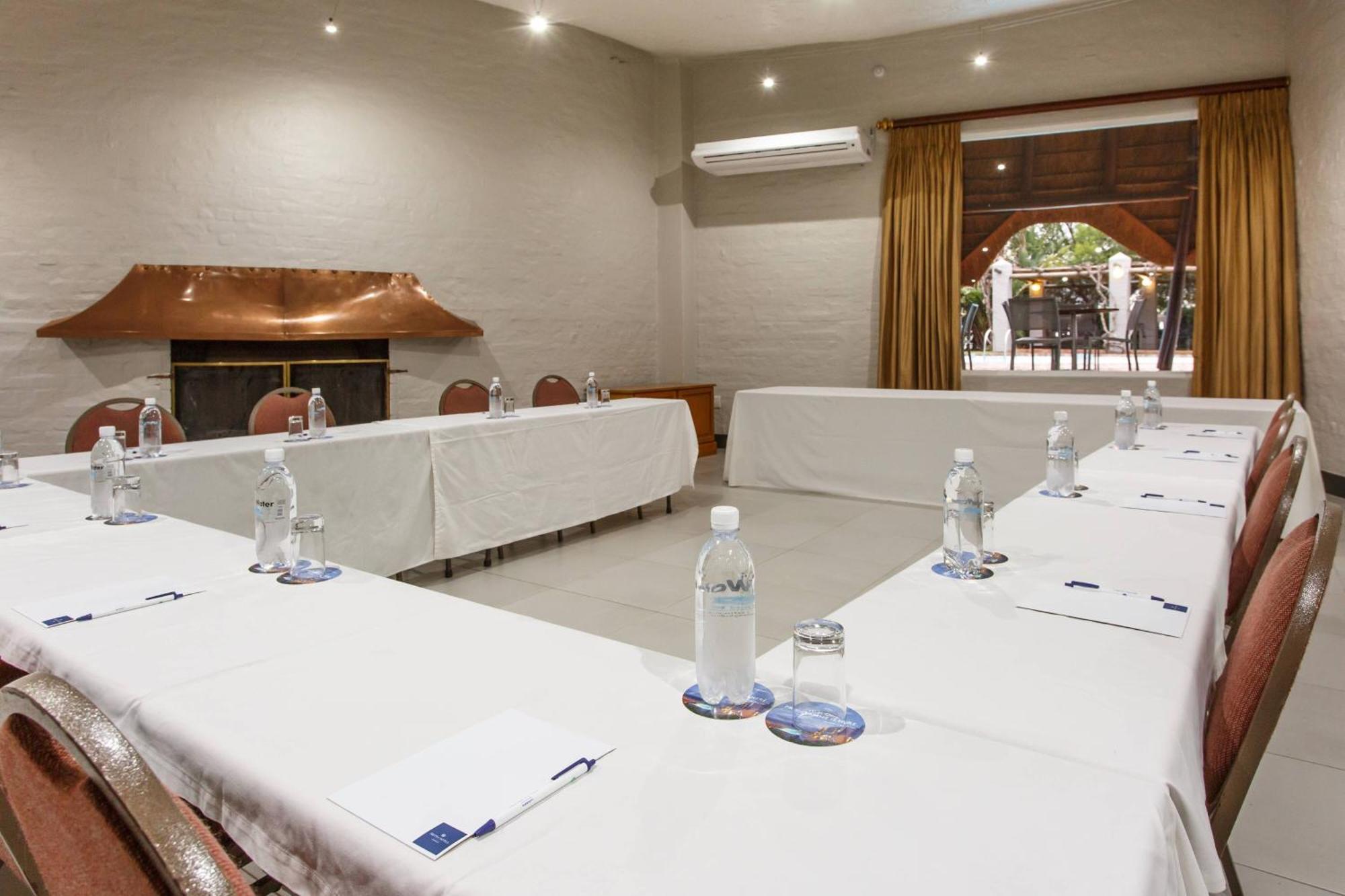 Protea Hotel By Marriott Oudtshoorn Riempie Estate מראה חיצוני תמונה