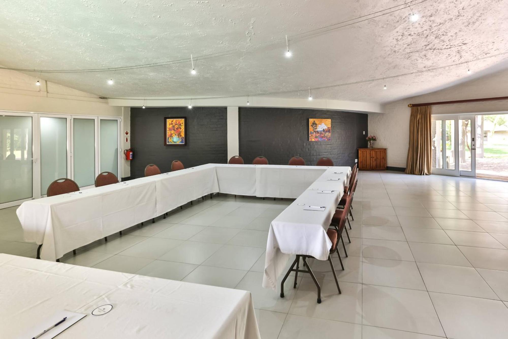 Protea Hotel By Marriott Oudtshoorn Riempie Estate מראה חיצוני תמונה