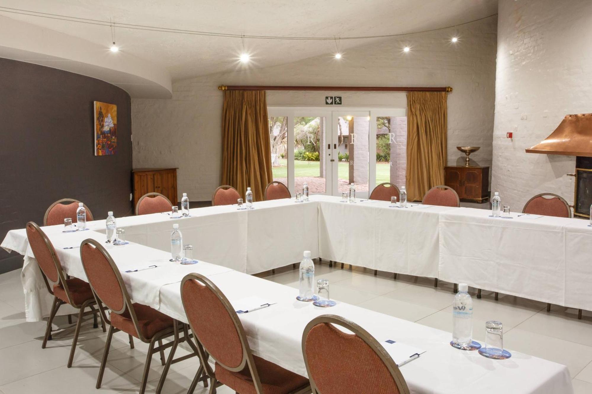 Protea Hotel By Marriott Oudtshoorn Riempie Estate מראה חיצוני תמונה
